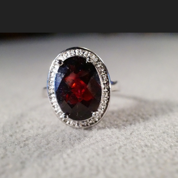 Garnet and white topaz ring, size 8.5 ring in 925 sterling silver - Picture 1 of 6